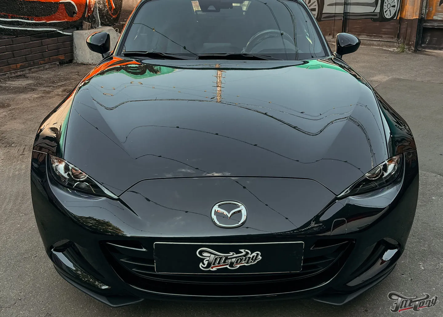 Окрасили бампера и оклеили Mazda MX-5 в глянцевый полиуретан